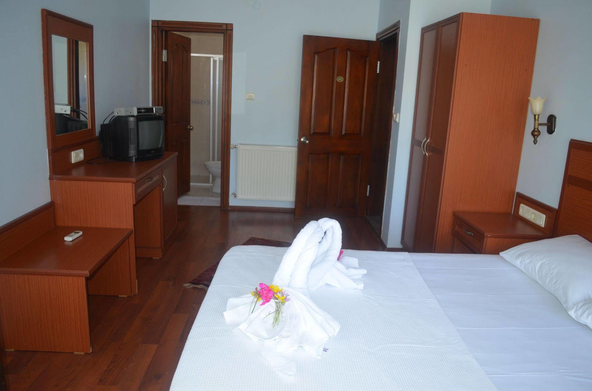 Silva Hotel Ayvalik Exterior photo